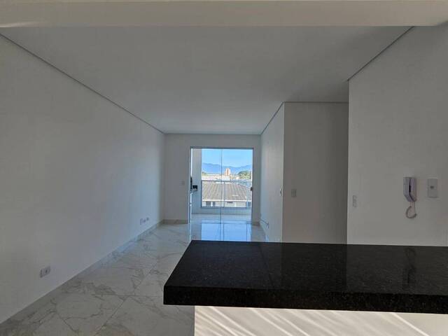 Apartamento para Venda em Caraguatatuba - 5