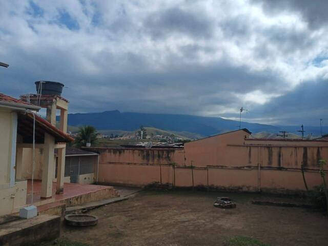 Venda em Vila Regina Célia - Cruzeiro